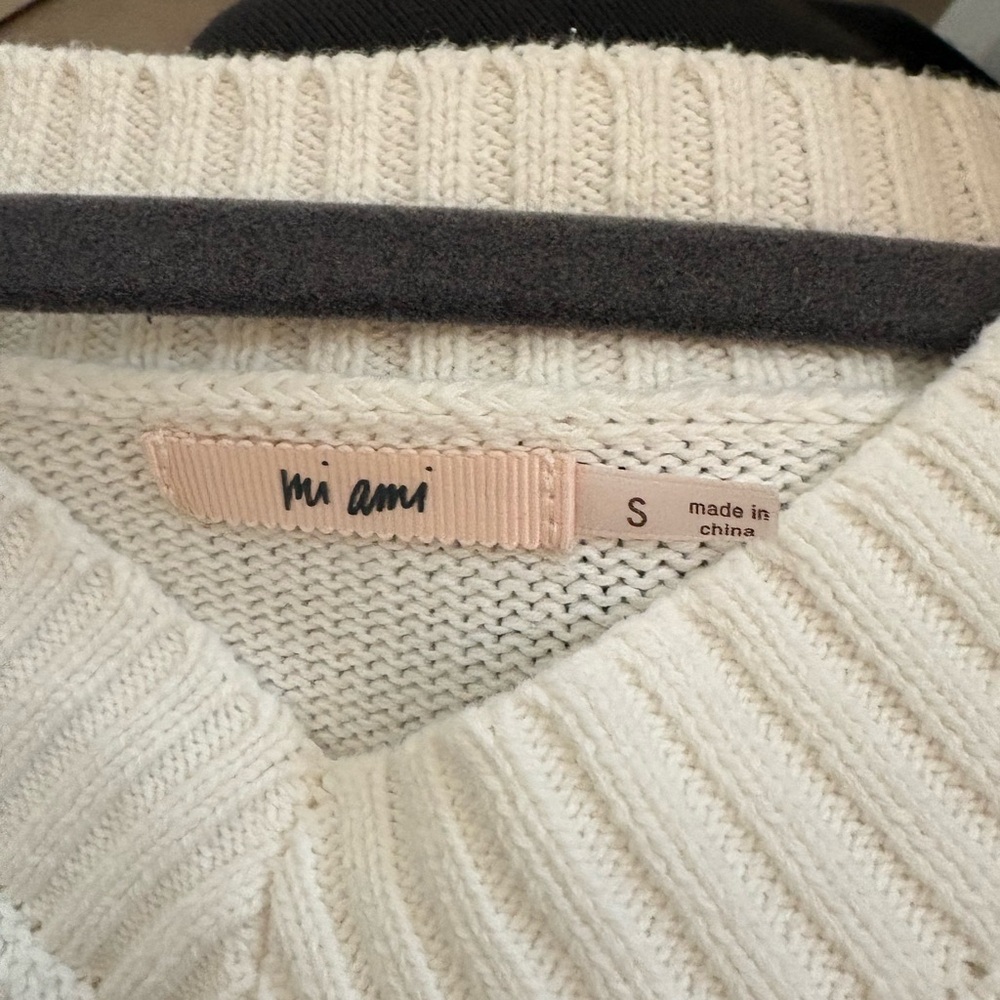 Francesca’s White Cropped sweater - Picture 3 of 3